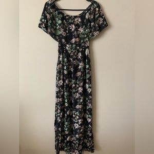 No damage. The belt of the dress broke. Sorry!